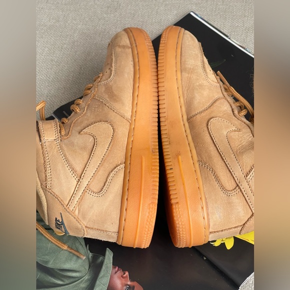 Nike Force 1 Mid Kids Unisex In Wheat Suede Gum Soles Size 3Y ( EUR 35) - Picture 10 of 14
